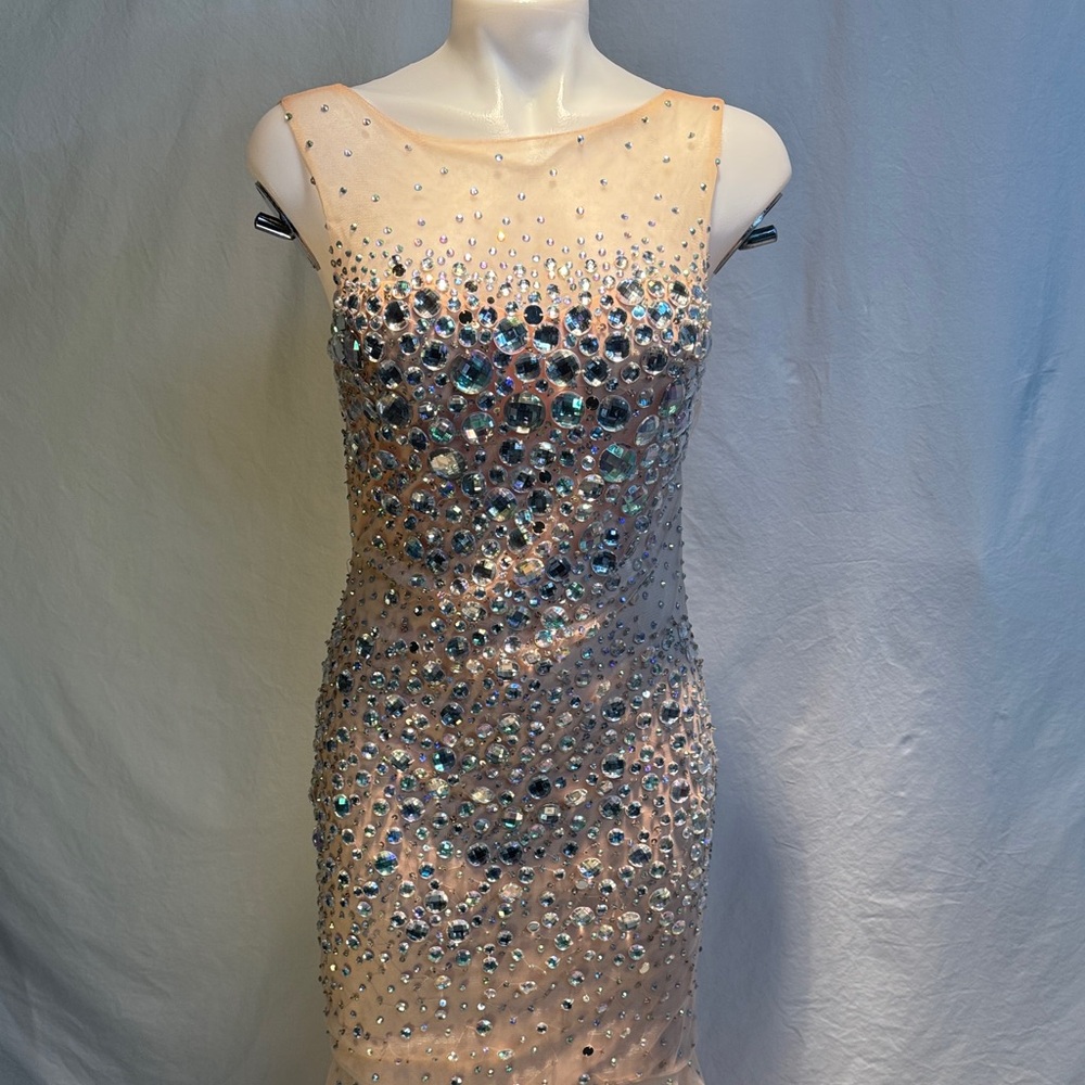 Stunning Sequined High-Low Dress - Picture 2 of 15